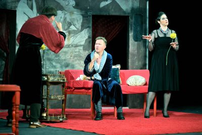 Сыграем в дружную семью 2025