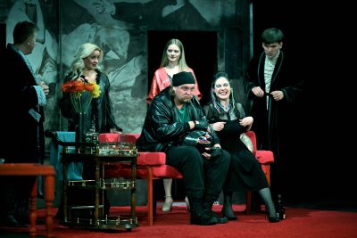 Сыграем в дружную семью