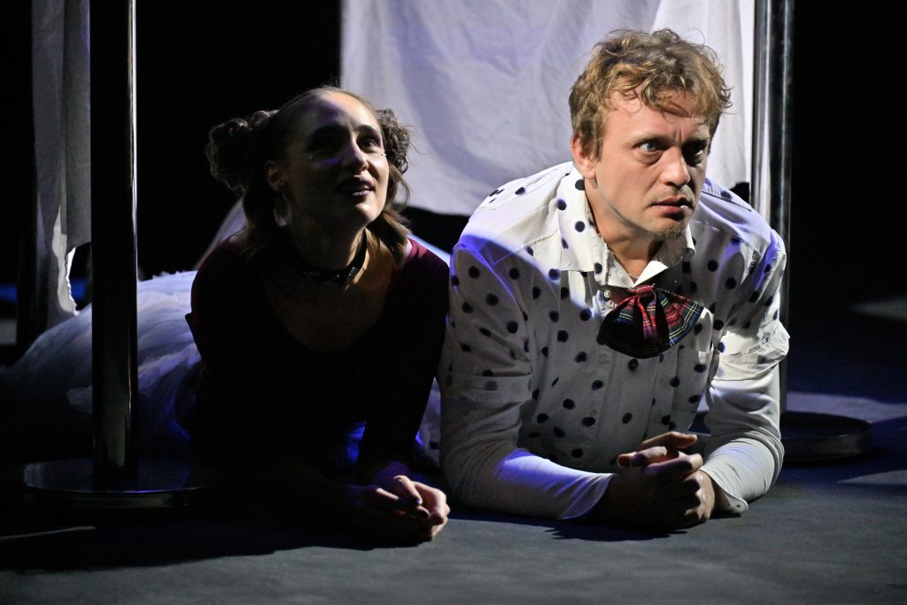 "Не забудьте расписаться"